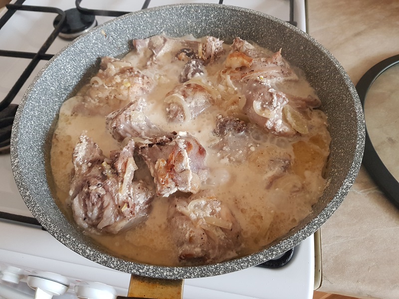 кролик в сметане.jpg